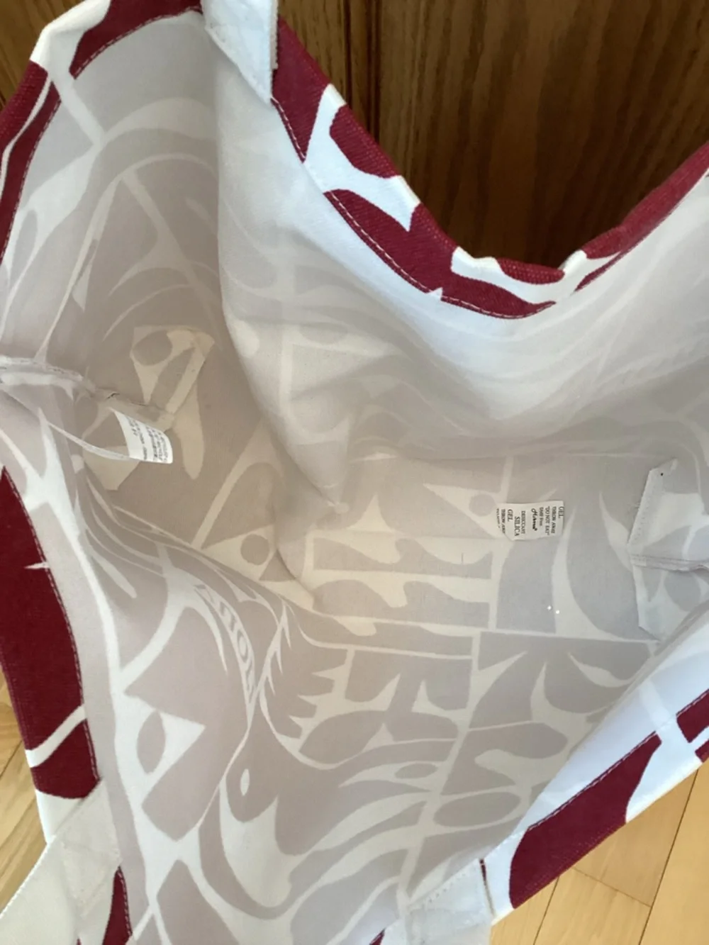 VUORI Limited Edition Holiday 2025 strawberry canvas Tote ❗️NEW❗️